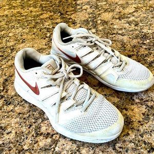 Women Nike Zoom sneakers (9.5)